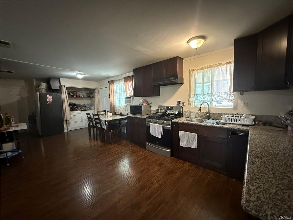 12700 Elliot, Unit 456 El Monte, CA 91732 - Photo 30 of 37 a kitchen with granite countertop lots of counter top space