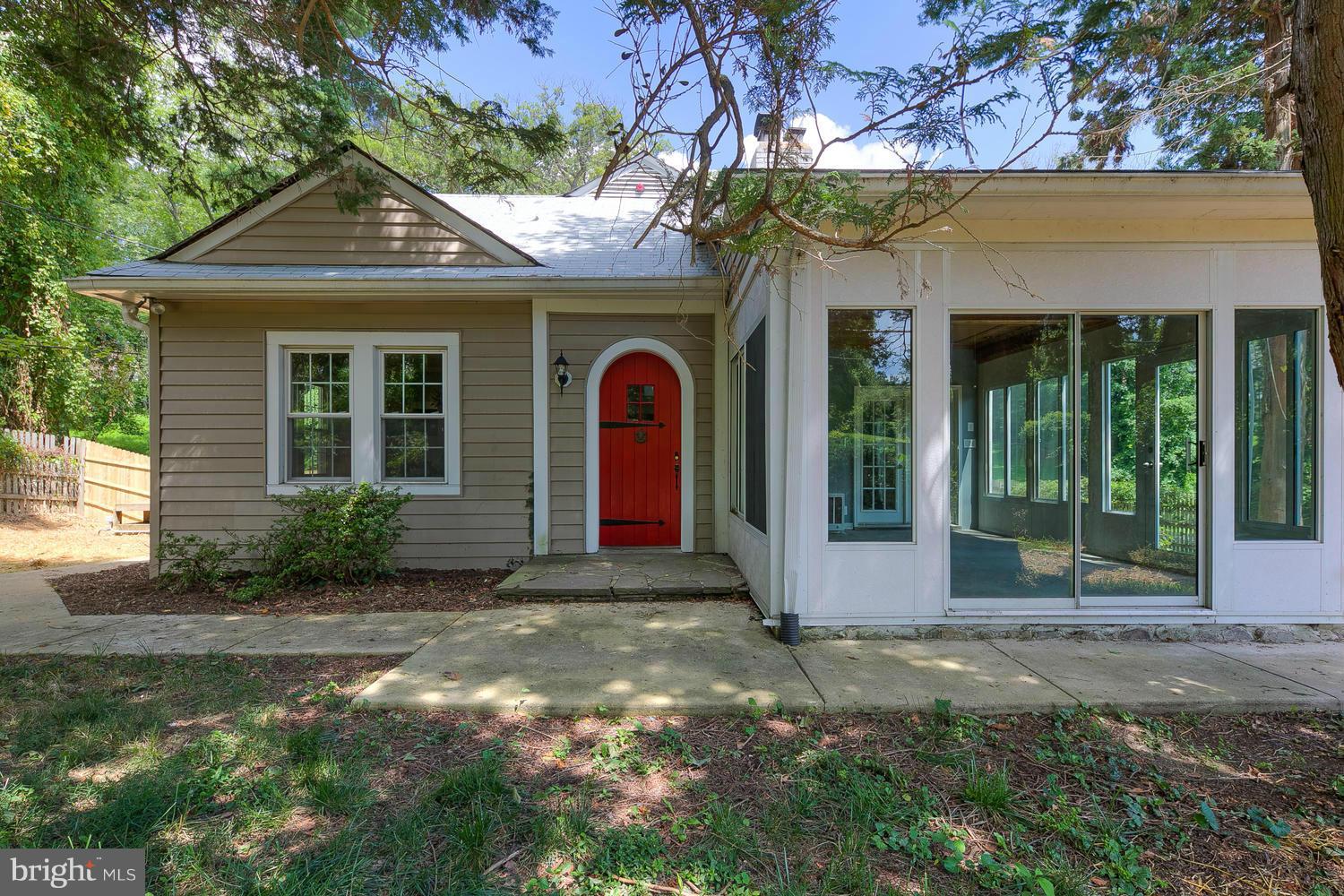 6221 Falls Road Baltimore, MD 21209 - Photo 2 of 24 Welcome Home!