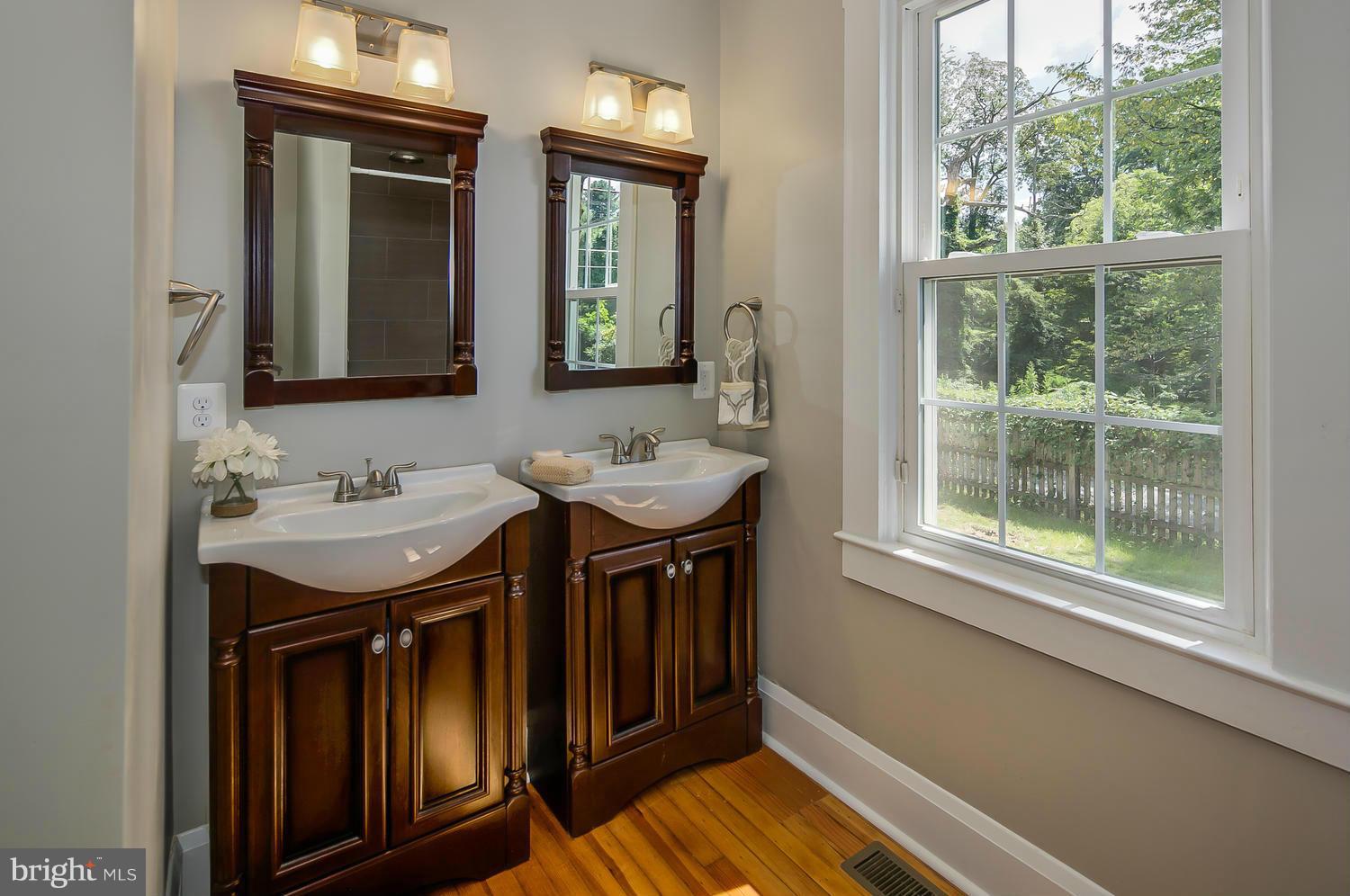6221 Falls Road Baltimore, MD 21209 - Photo 16 of 24 Bath (Master)