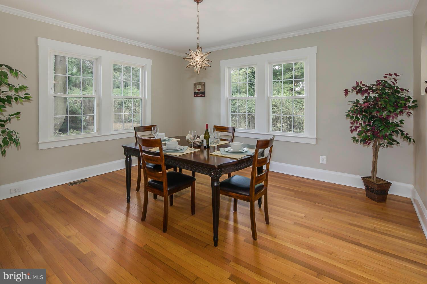 6221 Falls Road Baltimore, MD 21209 - Photo 9 of 24 Dining Room