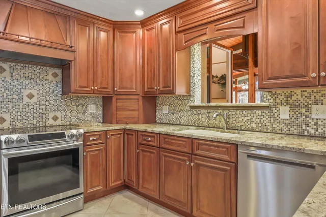 $499,000 | 565 Hillcrest Circle, Etowah, TN 37331