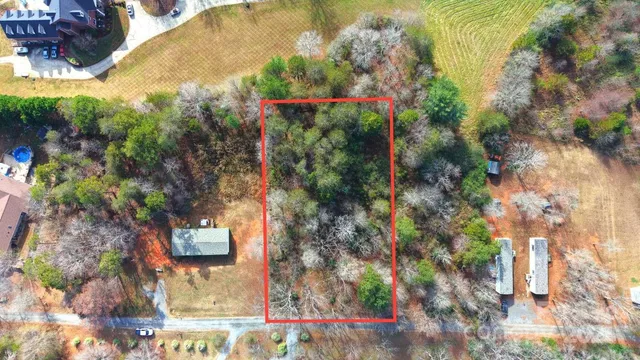 a view of a yard with a tree