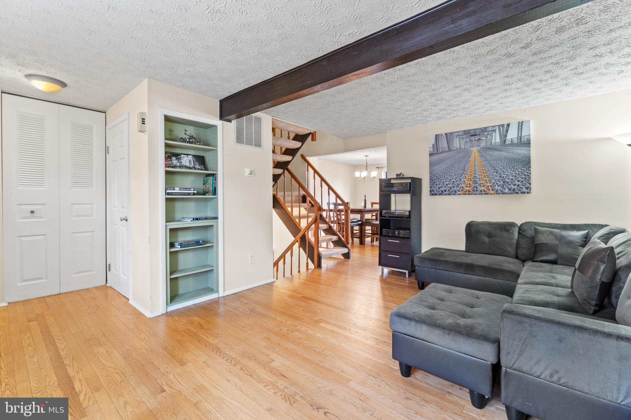 11528 Ivy Bush Court Reston, VA 20191 - Photo 4 of 29 Great room