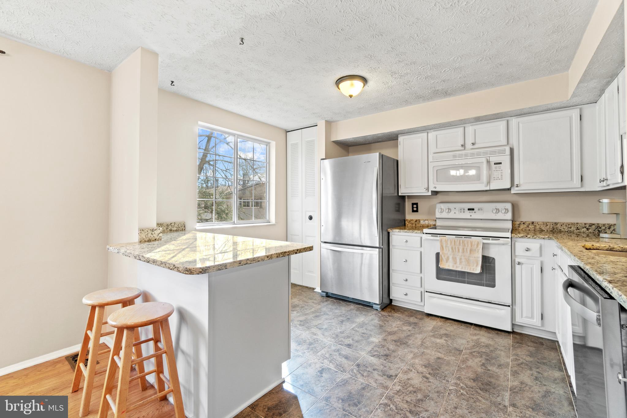 11528 Ivy Bush Court Reston, VA 20191 - Photo 7 of 29 Open kitchen