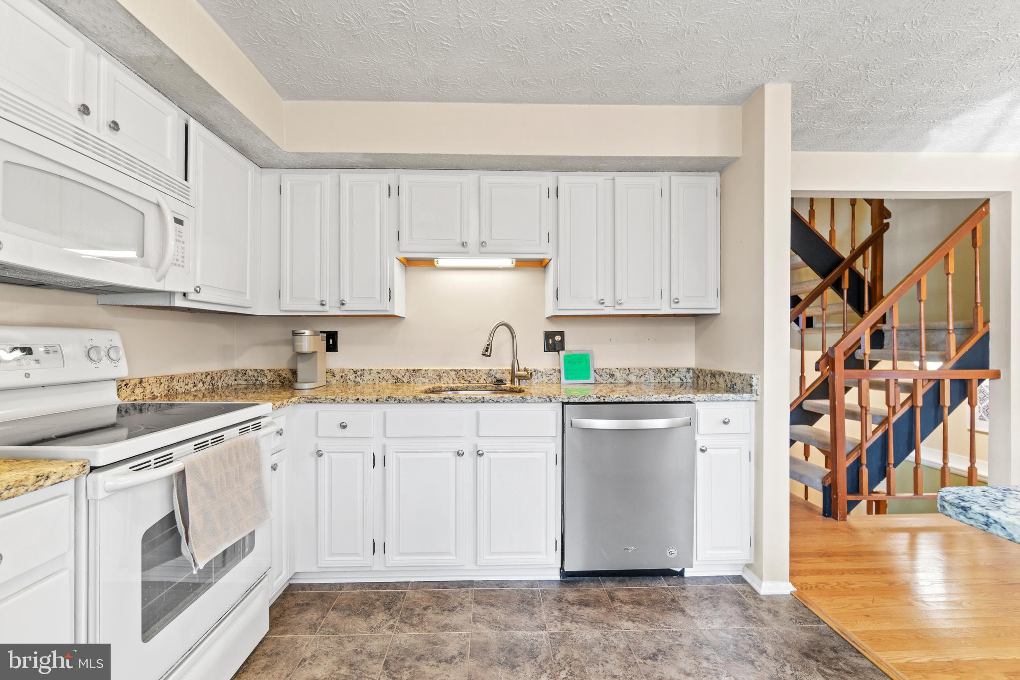 11528 Ivy Bush Court Reston, VA 20191 - Photo 9 of 29 Updated kitchen