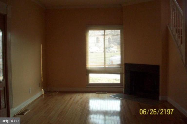 3162 Cherry Road Northeast, Unit 40 Washington, DC 20018 - Photo 2 of 16 living room