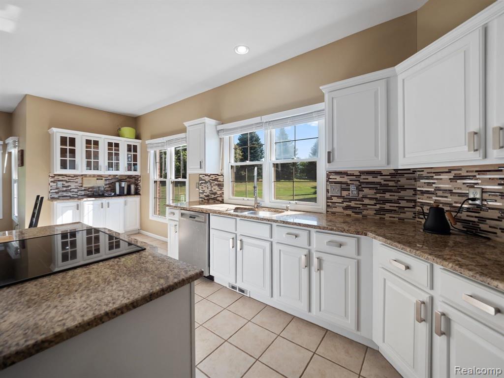 7066 Kennesaw Road Canton, MI 48187 - Photo 25 of 81