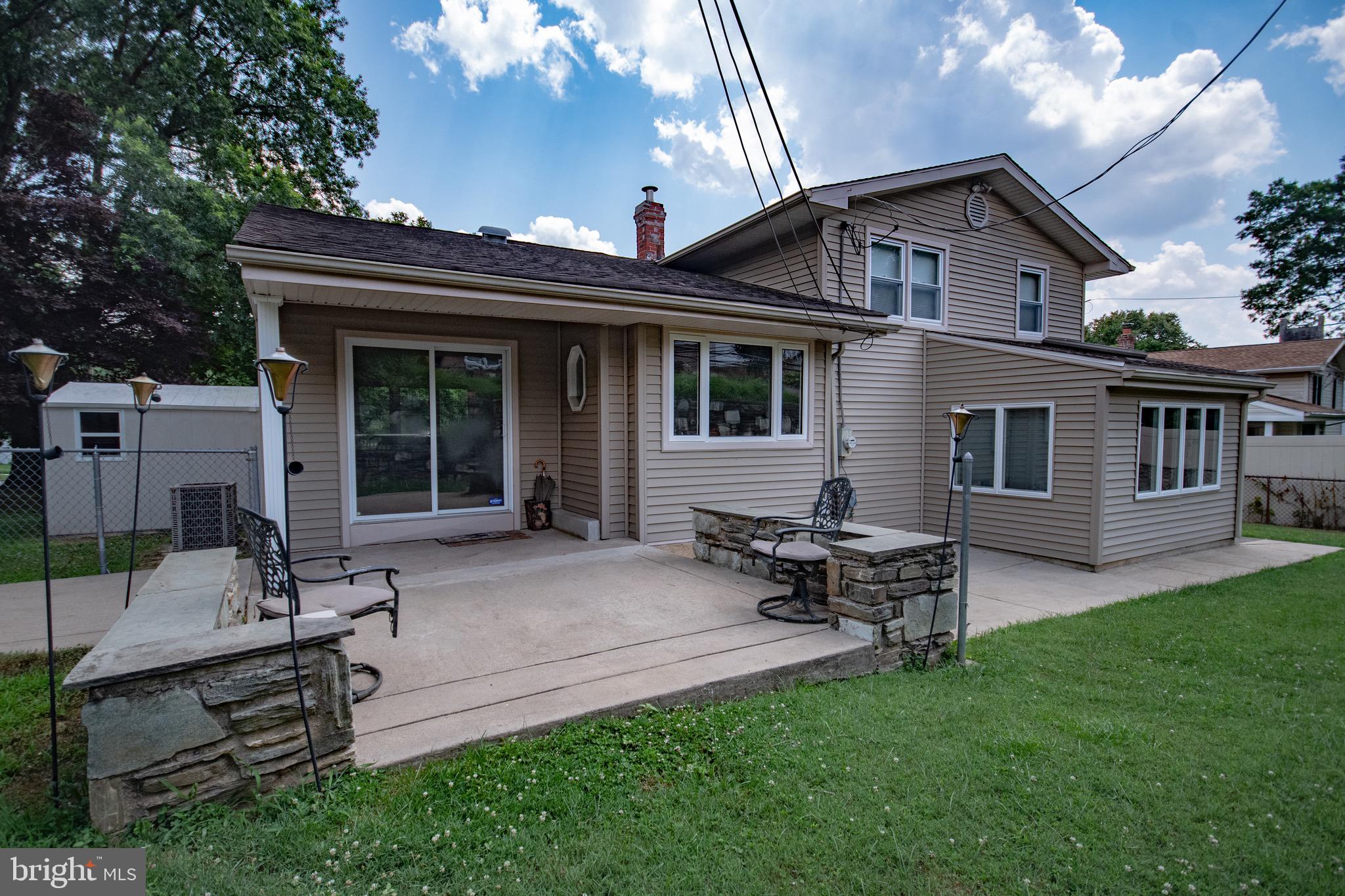 9276 Darlington Road Philadelphia, PA 19115 - Photo 4 of 29