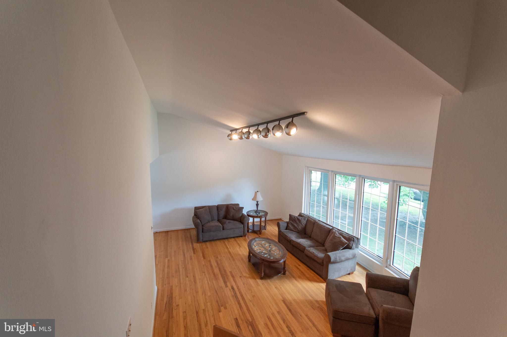 9276 Darlington Road Philadelphia, PA 19115 - Photo 9 of 29