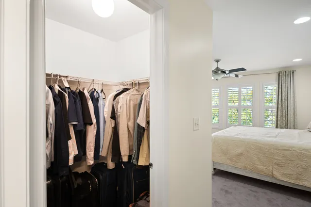 $449,500 | 563 Grosvenor Lane, Aurora, IL 60504