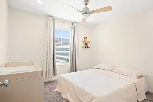 $449,500 | 563 Grosvenor Lane, Aurora, IL 60504