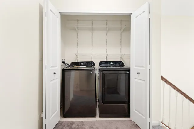 $449,500 | 563 Grosvenor Lane, Aurora, IL 60504