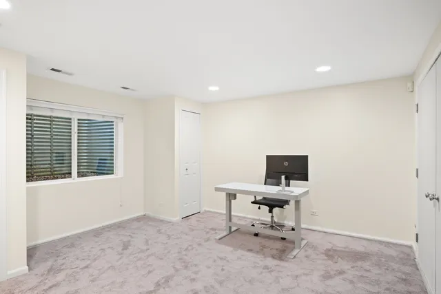 $449,500 | 563 Grosvenor Lane, Aurora, IL 60504