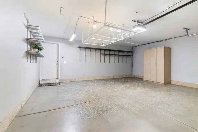 $449,500 | 563 Grosvenor Lane, Aurora, IL 60504