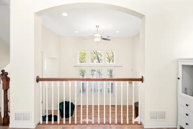 $449,500 | 563 Grosvenor Lane, Aurora, IL 60504