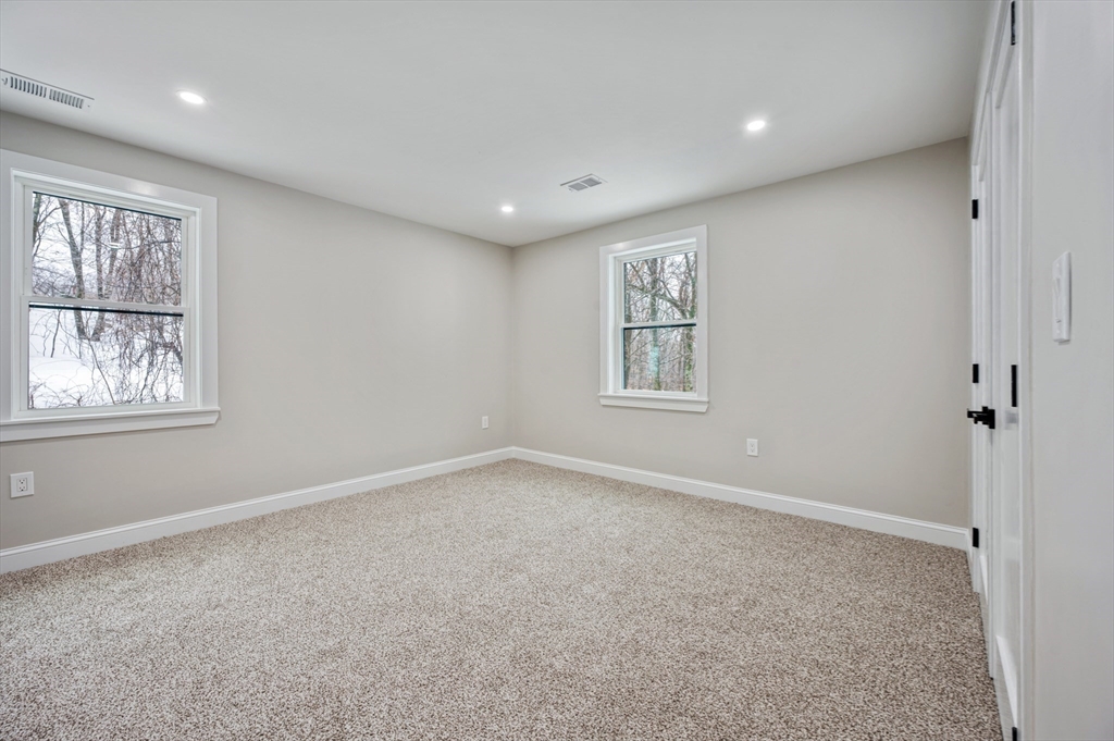 37 Dane Avenue Worcester, MA 01607 - Photo 18 of 42