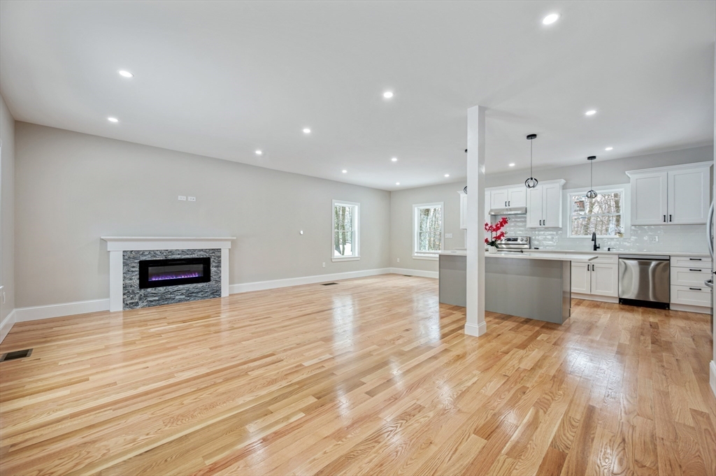 37 Dane Avenue Worcester, MA 01607 - Photo 4 of 42