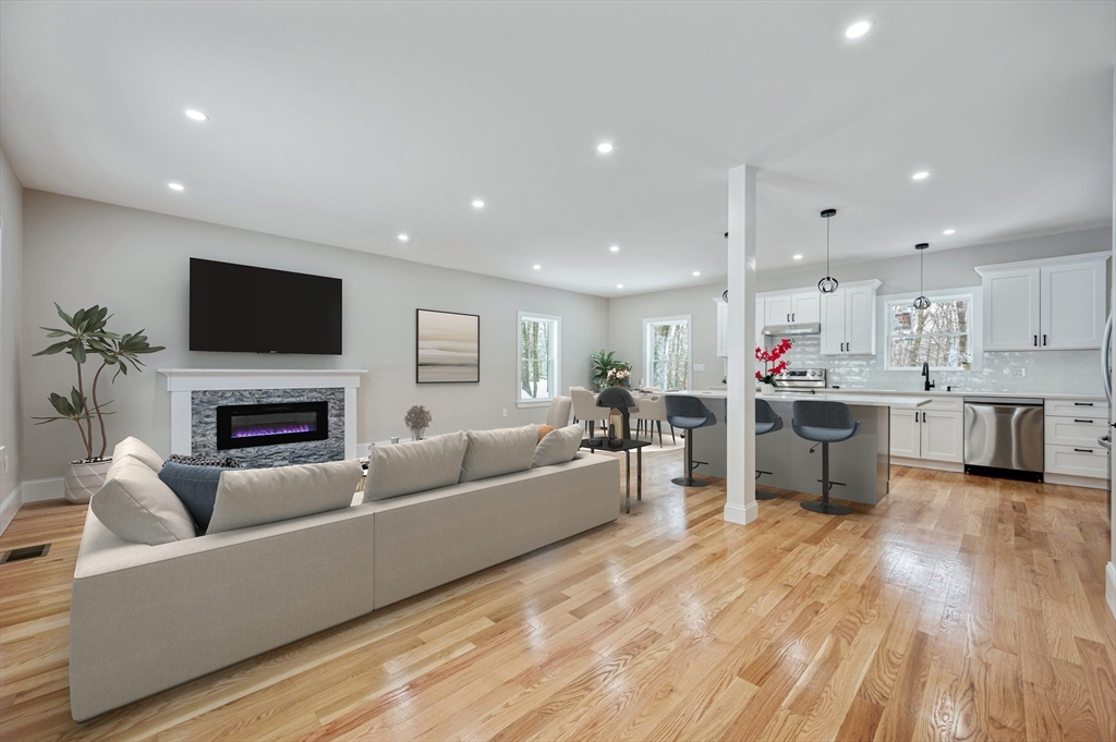 37 Dane Avenue Worcester, MA 01607 - Photo 5 of 42