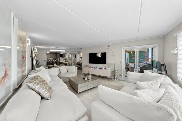 $365,000 | 8540 West Foster Avenue, Unit 605, Norridge, IL 60706