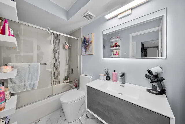 $365,000 | 8540 West Foster Avenue, Unit 605, Norridge, IL 60706