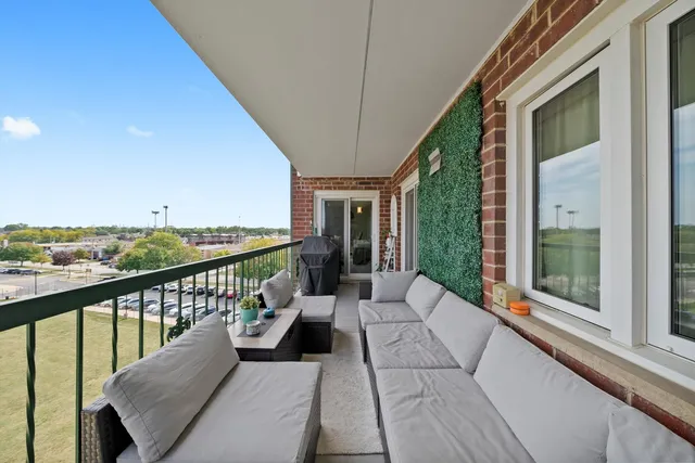 $365,000 | 8540 West Foster Avenue, Unit 605, Norridge, IL 60706