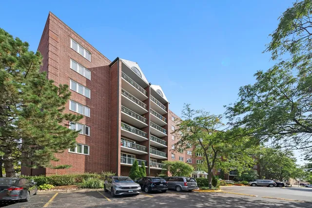 $365,000 | 8540 West Foster Avenue, Unit 605, Norridge, IL 60706