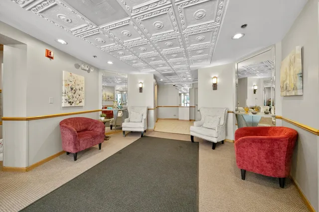 $365,000 | 8540 West Foster Avenue, Unit 605, Norridge, IL 60706