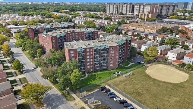 $365,000 | 8540 West Foster Avenue, Unit 605, Norridge, IL 60706