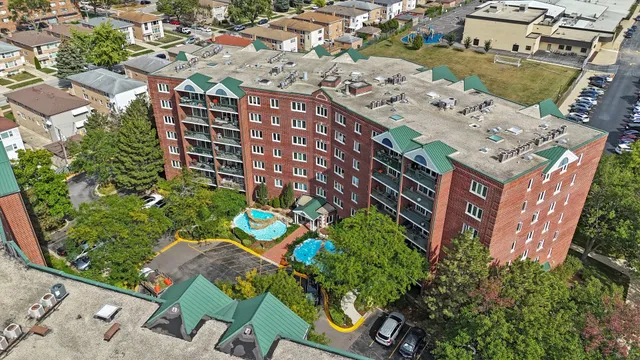 $365,000 | 8540 West Foster Avenue, Unit 605, Norridge, IL 60706