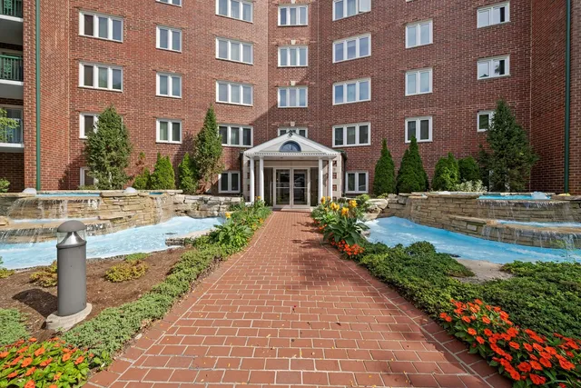 $365,000 | 8540 West Foster Avenue, Unit 605, Norridge, IL 60706