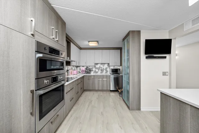 $365,000 | 8540 West Foster Avenue, Unit 605, Norridge, IL 60706