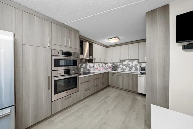 $365,000 | 8540 West Foster Avenue, Unit 605, Norridge, IL 60706