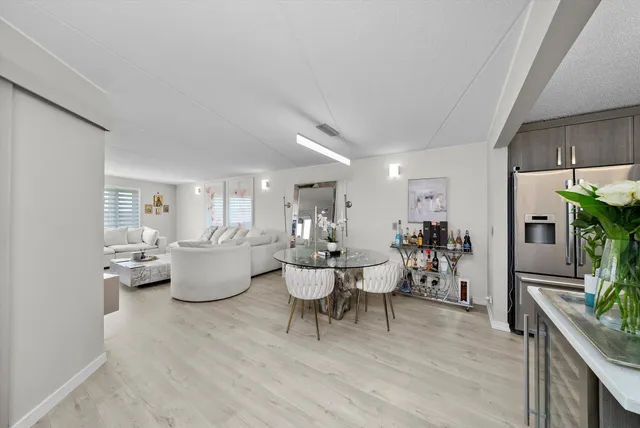 $365,000 | 8540 West Foster Avenue, Unit 605, Norridge, IL 60706