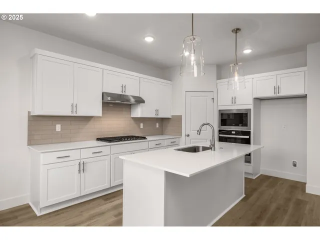 $669,950 | 18975 Southwest Northridge Court, Unit L3, Beaverton, OR 97007