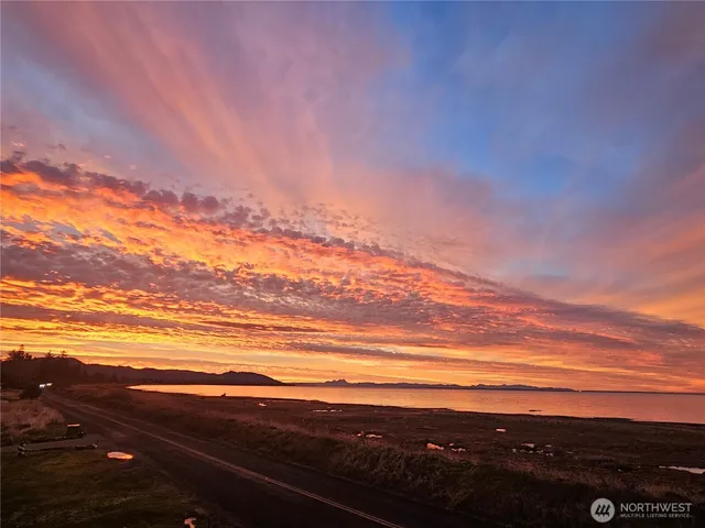 $949,900 | 264 Stringtown Road, Ilwaco, WA 98624