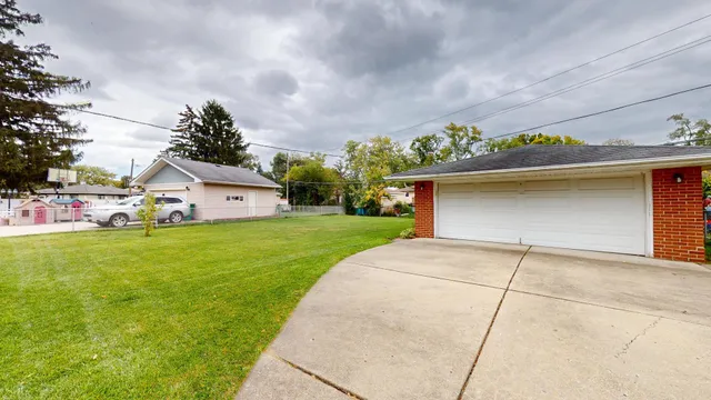 $315,000 | 709 South Dennis Road, Wheeling, IL 60090
