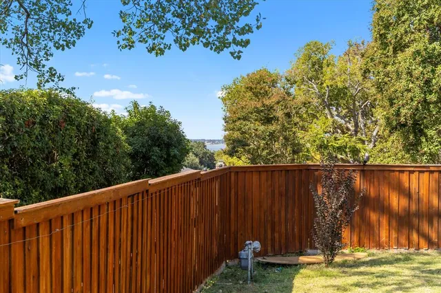 $450,000 | 211 Rockbrook Drive, Rockwall, TX 75087