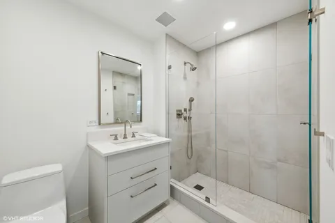 $1,150,000 | 57 East Delaware Place, Unit 2805, Chicago, IL 60611