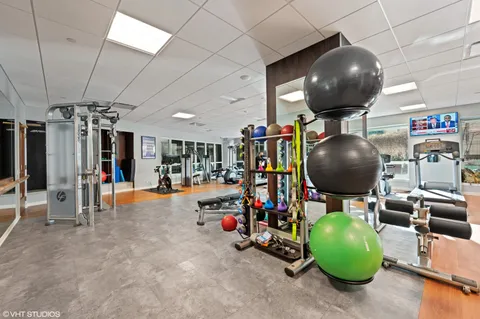 $1,150,000 | 57 East Delaware Place, Unit 2805, Chicago, IL 60611