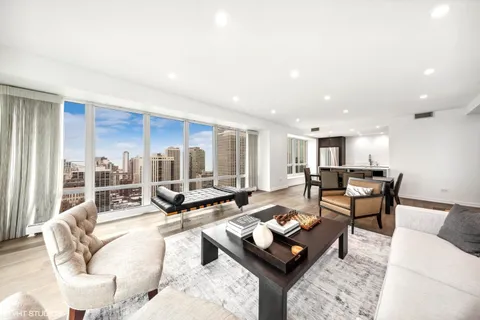 $1,150,000 | 57 East Delaware Place, Unit 2805, Chicago, IL 60611