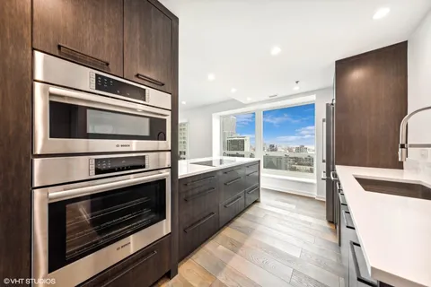 $1,150,000 | 57 East Delaware Place, Unit 2805, Chicago, IL 60611