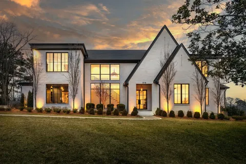 $6,996,996 | 818 Brentview Drive, Nashville, TN 37220