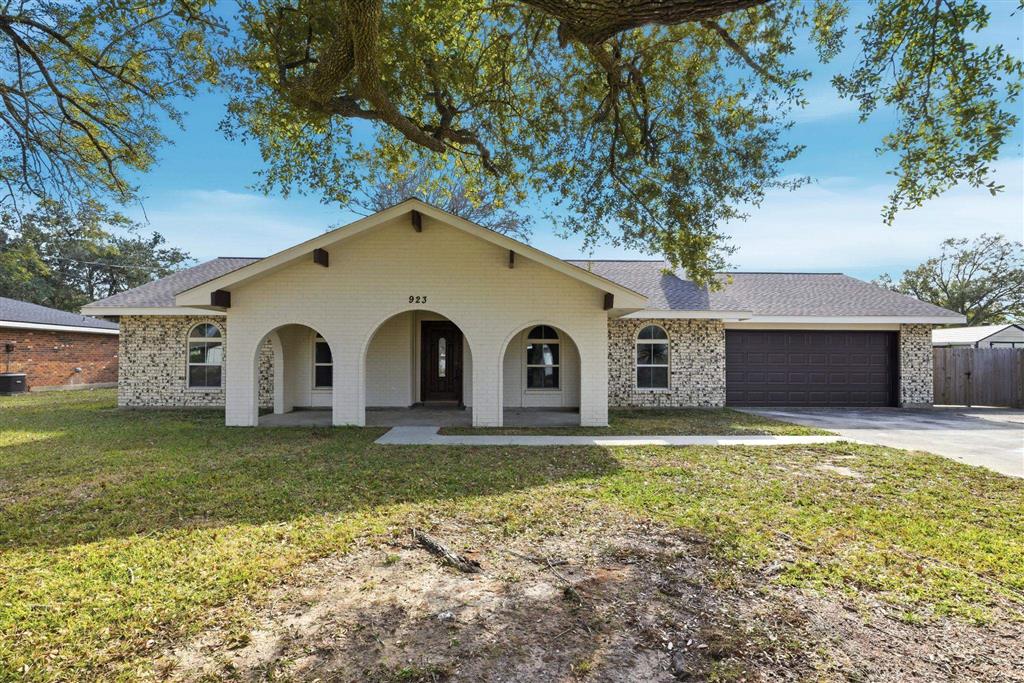 923 Southfield Road Lake Charles, LA 70605 - Photo 2 of 24