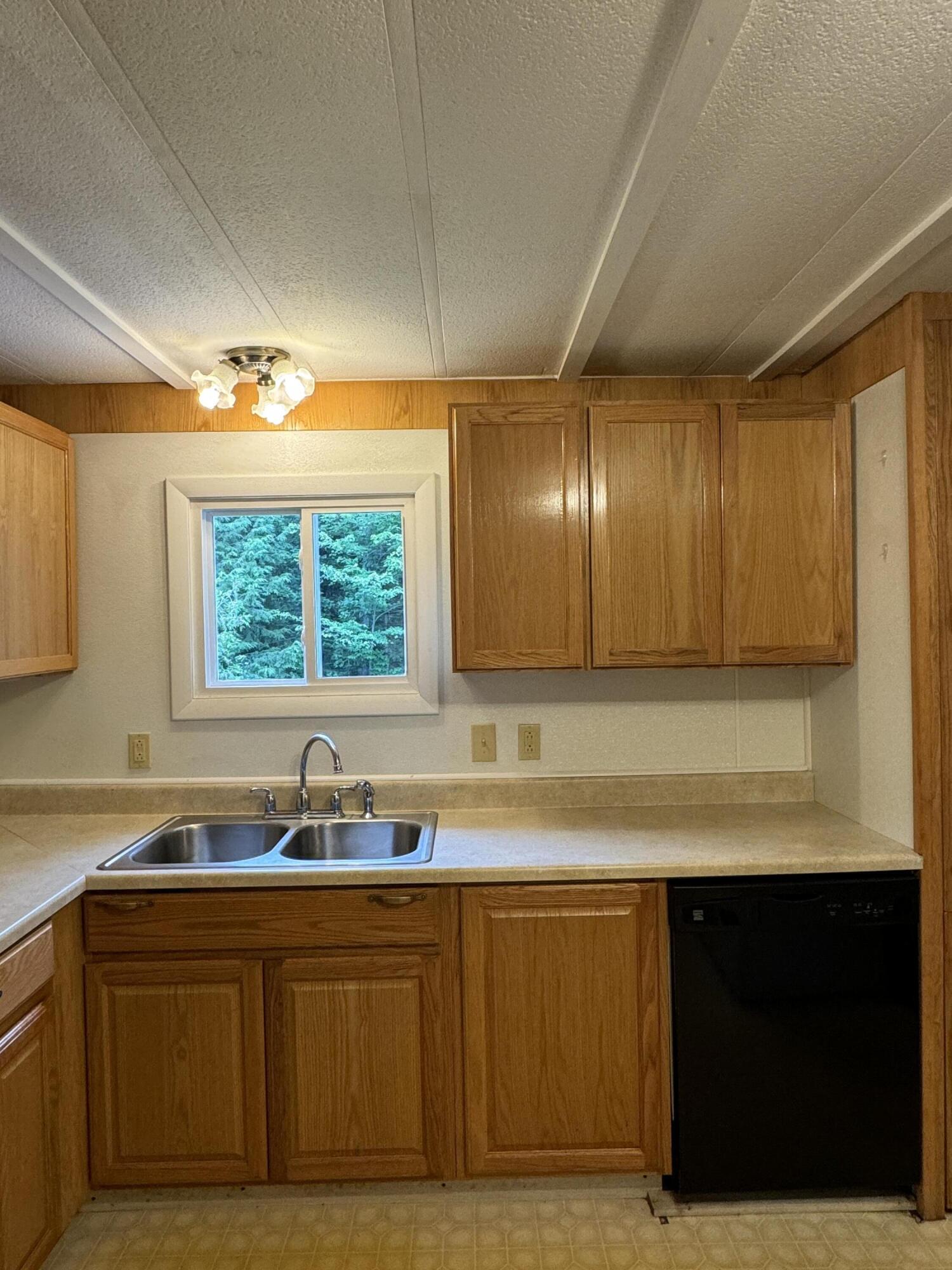 548 Main Road Charleston, ME 04422 - Photo 9 of 43 Double Sink