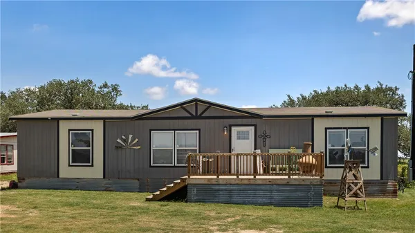 $532,400 | 490 Hernandez Road, Poteet, TX 78065