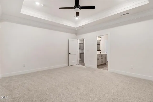 en empty room with closet and ceiling fan