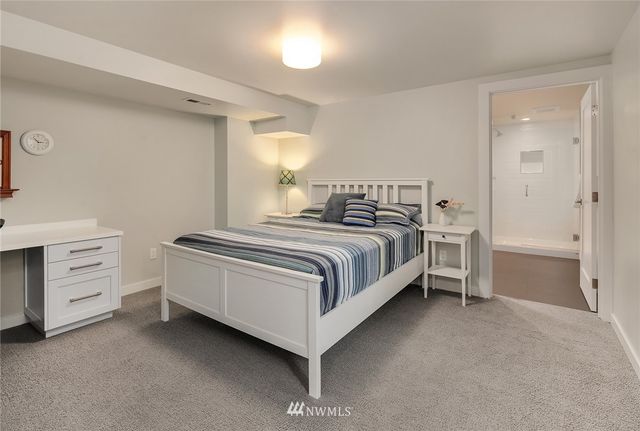 $1,075,000 | 2502 West Armour Street, Seattle, WA 98199