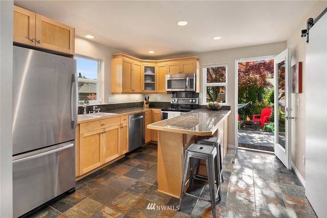 $1,075,000 | 2502 West Armour Street, Seattle, WA 98199