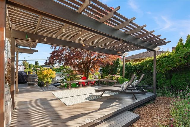 $1,075,000 | 2502 West Armour Street, Seattle, WA 98199