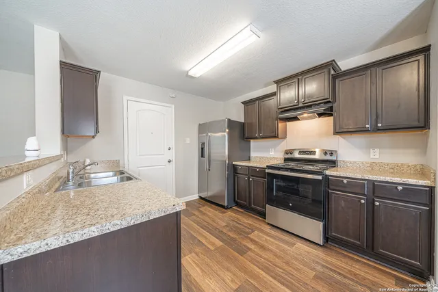 an empty room with windows and ceiling fan